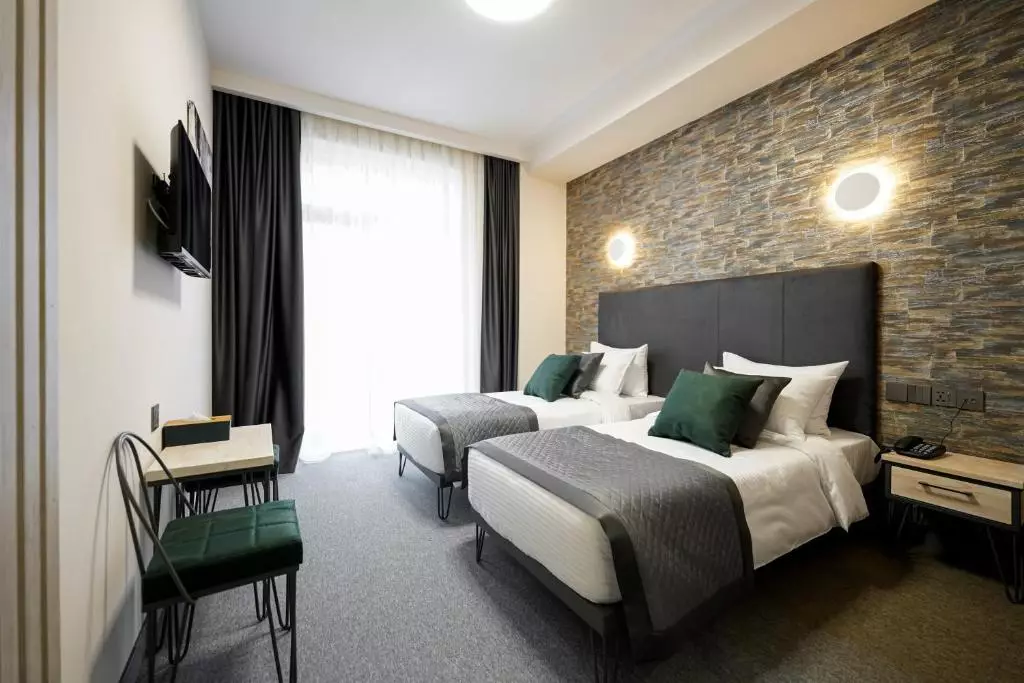 داینستی ایروان