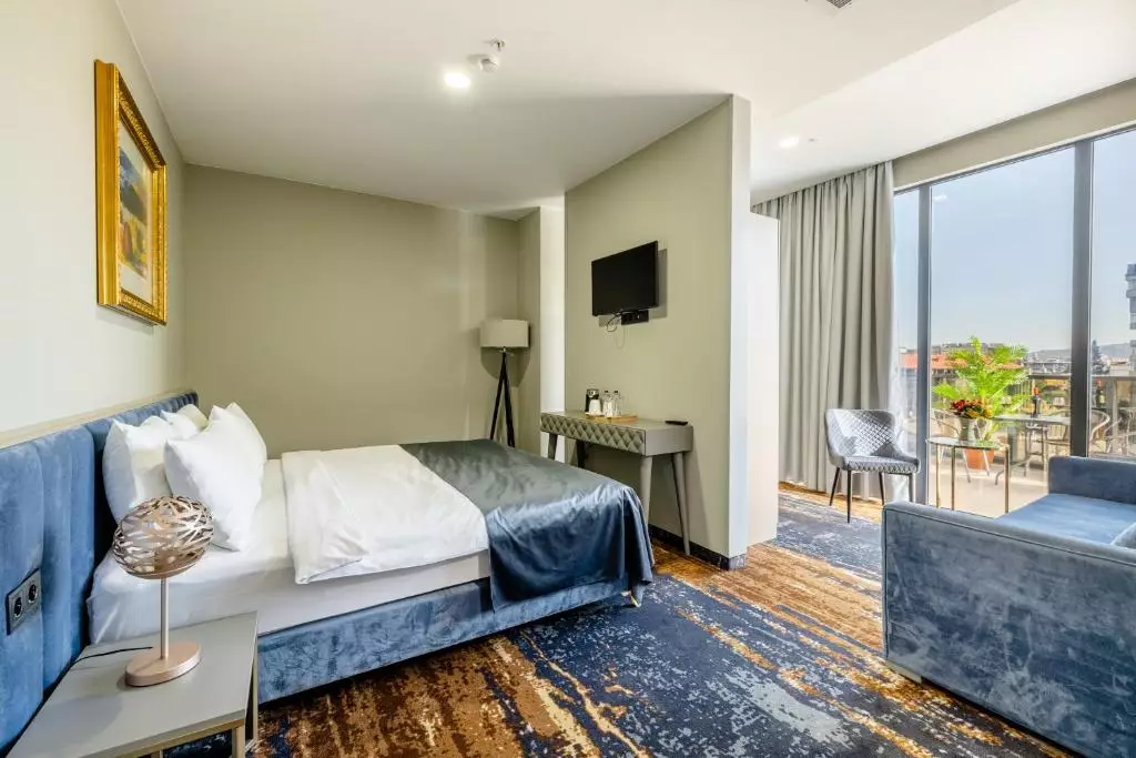 بروس گاردن تفلیس