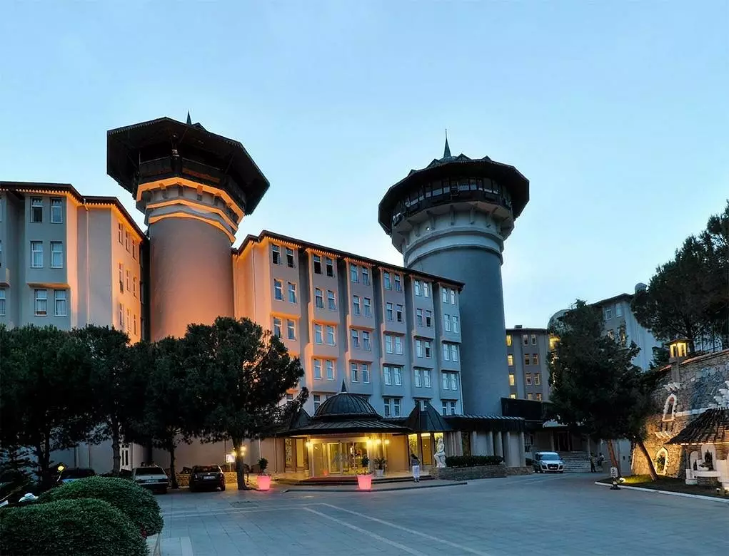 لادونیا آداکوله