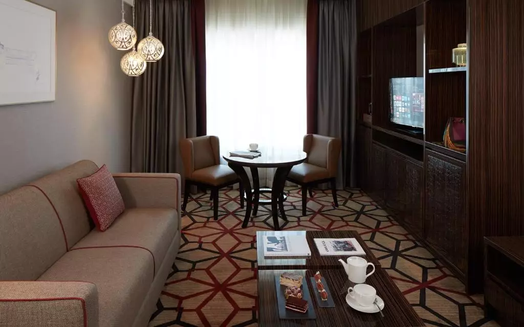 نائومی (دوسیت دی 2 کنز سابق) دبی