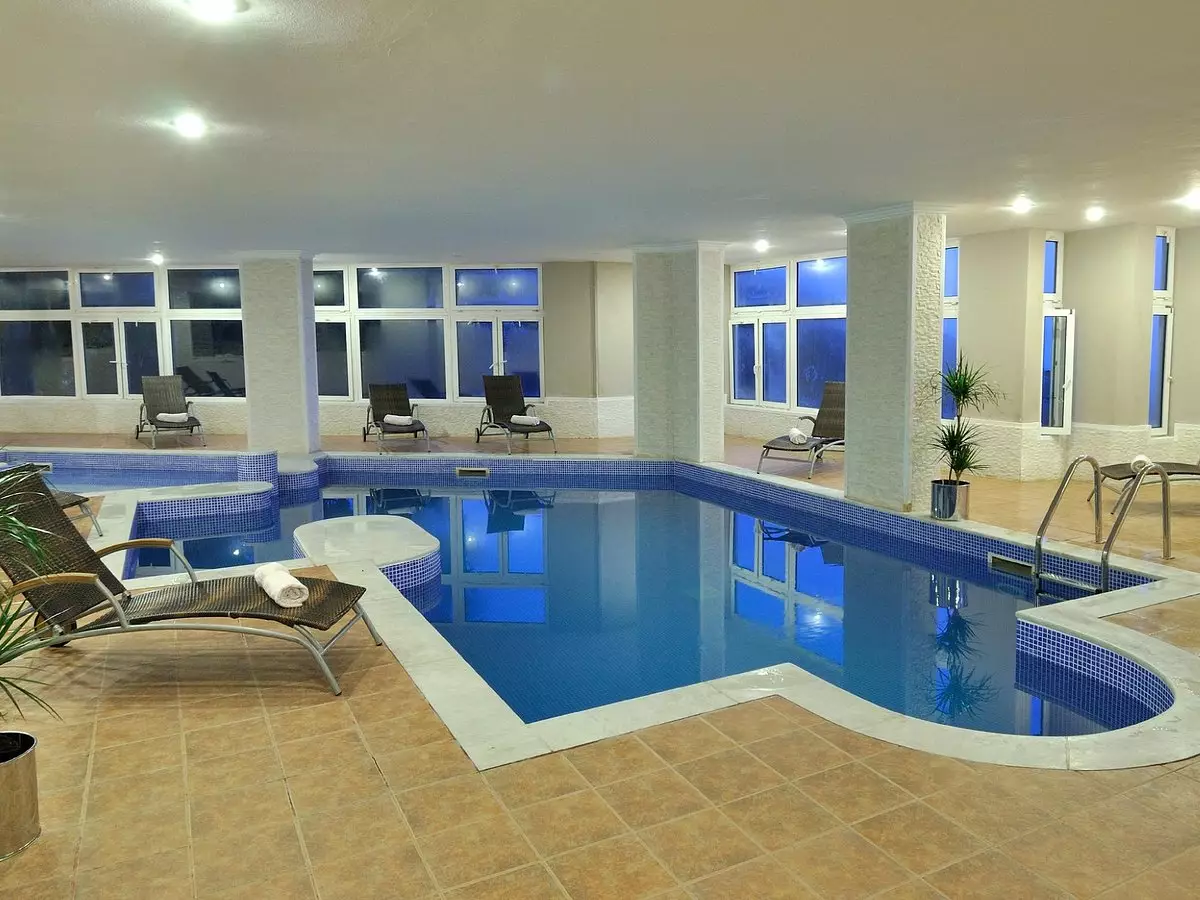 لادونیا آداکوله