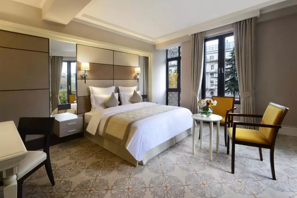 آمباسادور تفلیس