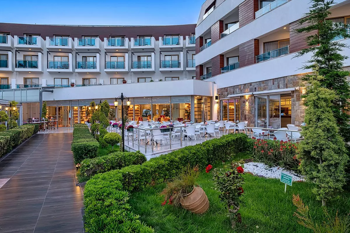 آزور بای یلکن