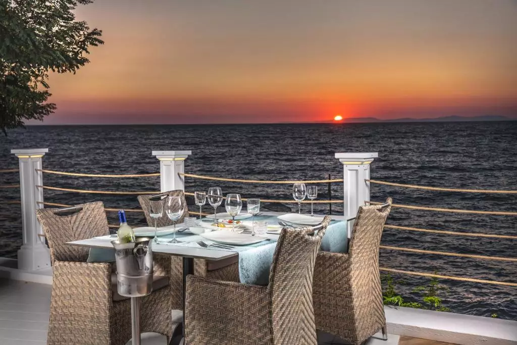 کاریزما دلوکس