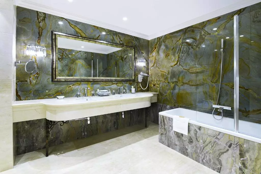 آمباسادور تفلیس