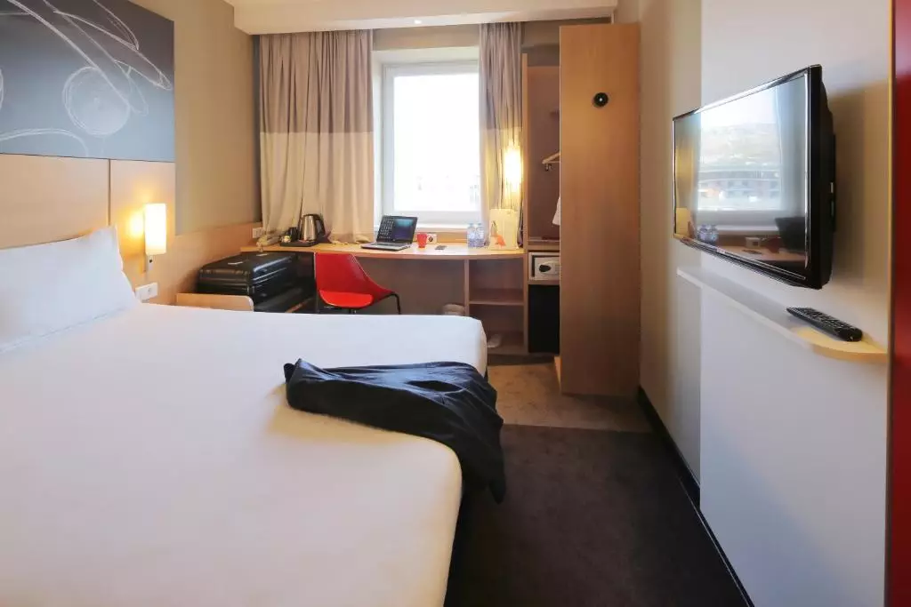 ایبیس ایروان سنتر