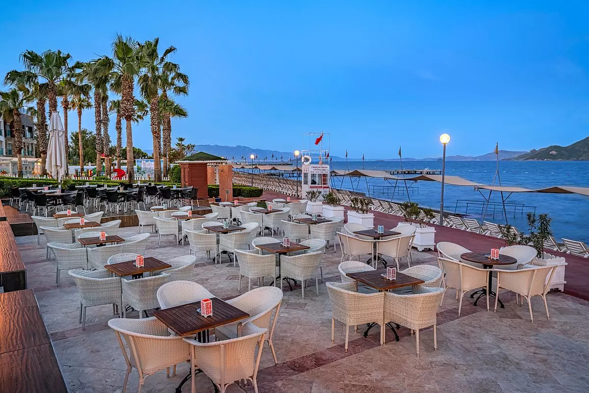 آزور بای یلکن