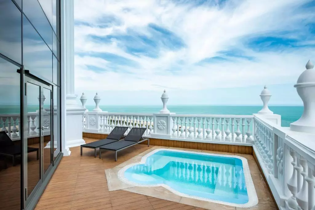 شرایتون باتومی