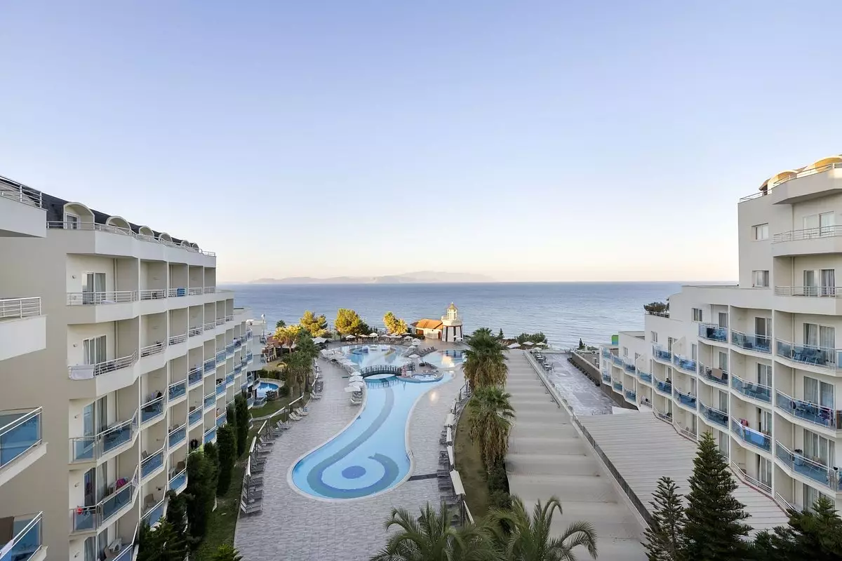 سی لایت ریزورت