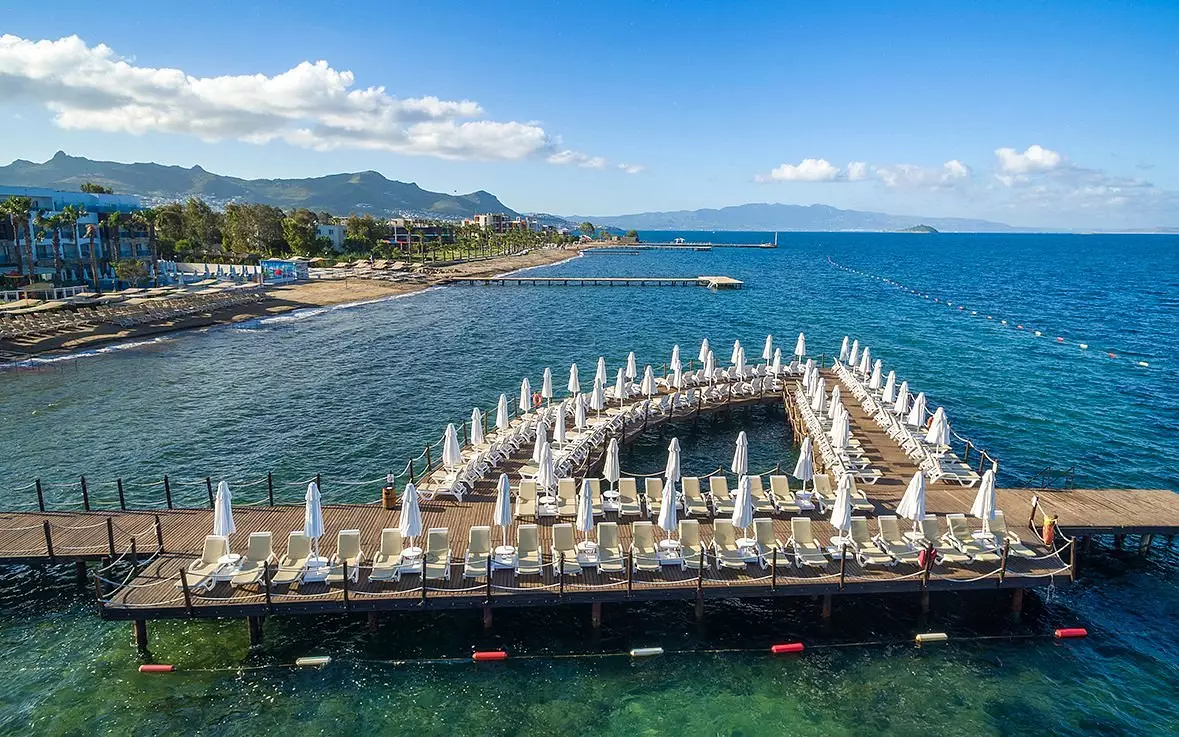 آزور بای یلکن