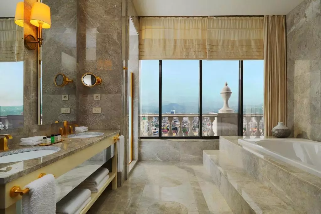 شرایتون باتومی