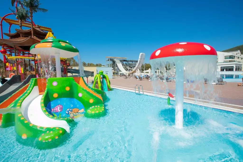 کرومار افسوس بیچ اند اسپا ریزورت