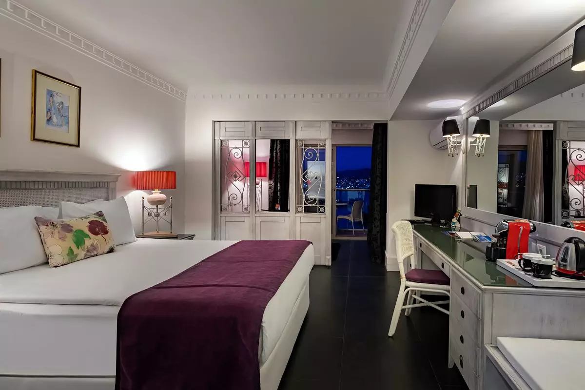 گادس آف بدروم