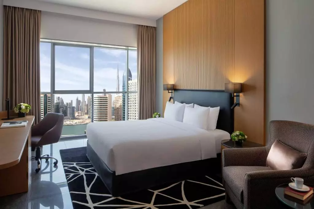 د فرست کالکشن بیزینس بی دبی