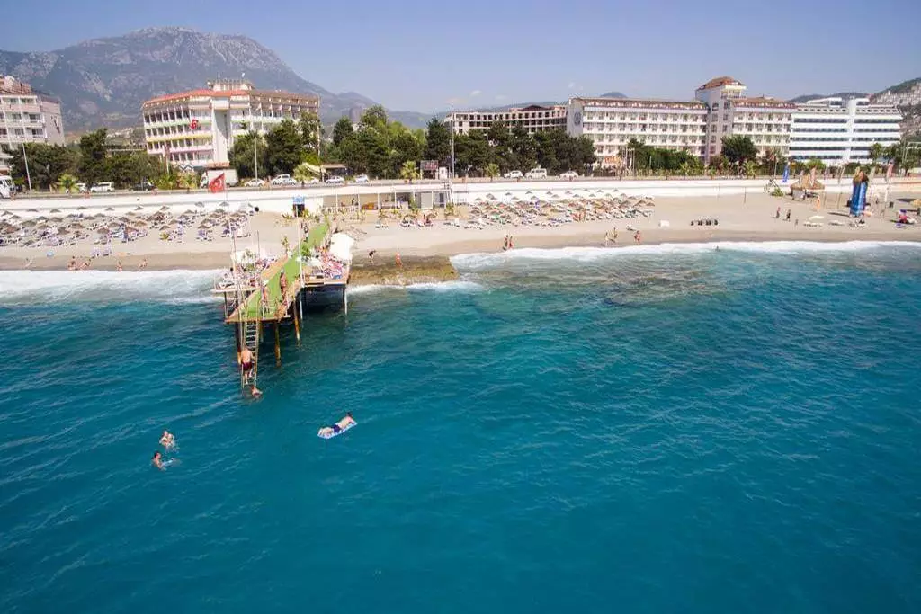 فرست کلس آلانیا