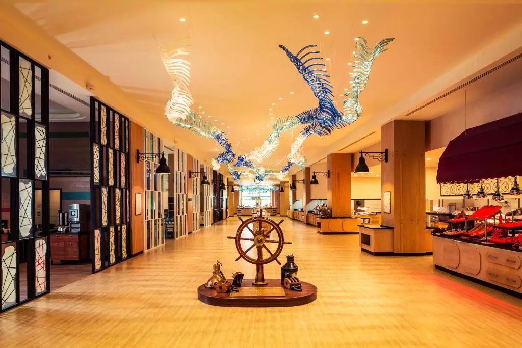 تایتانیک بیچ  لارا