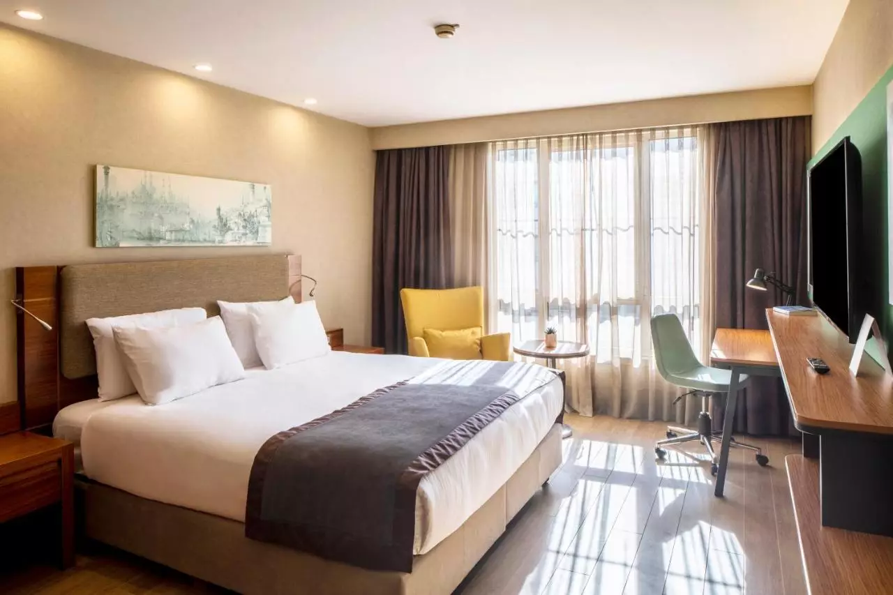 هتل هالیدی این شیشلی استانبول