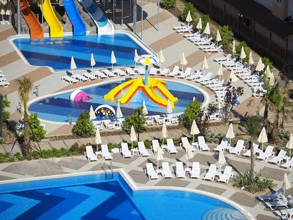 لارا فمیلی کلاب آنتالیا