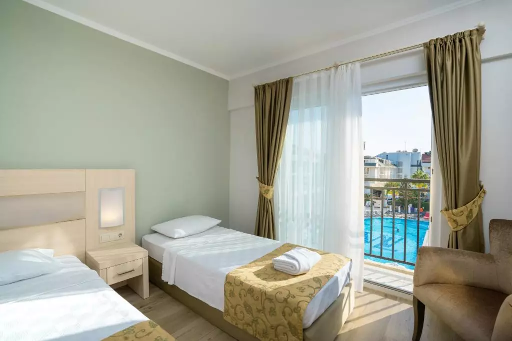 ام جی وایت لیلیوم آنتالیا