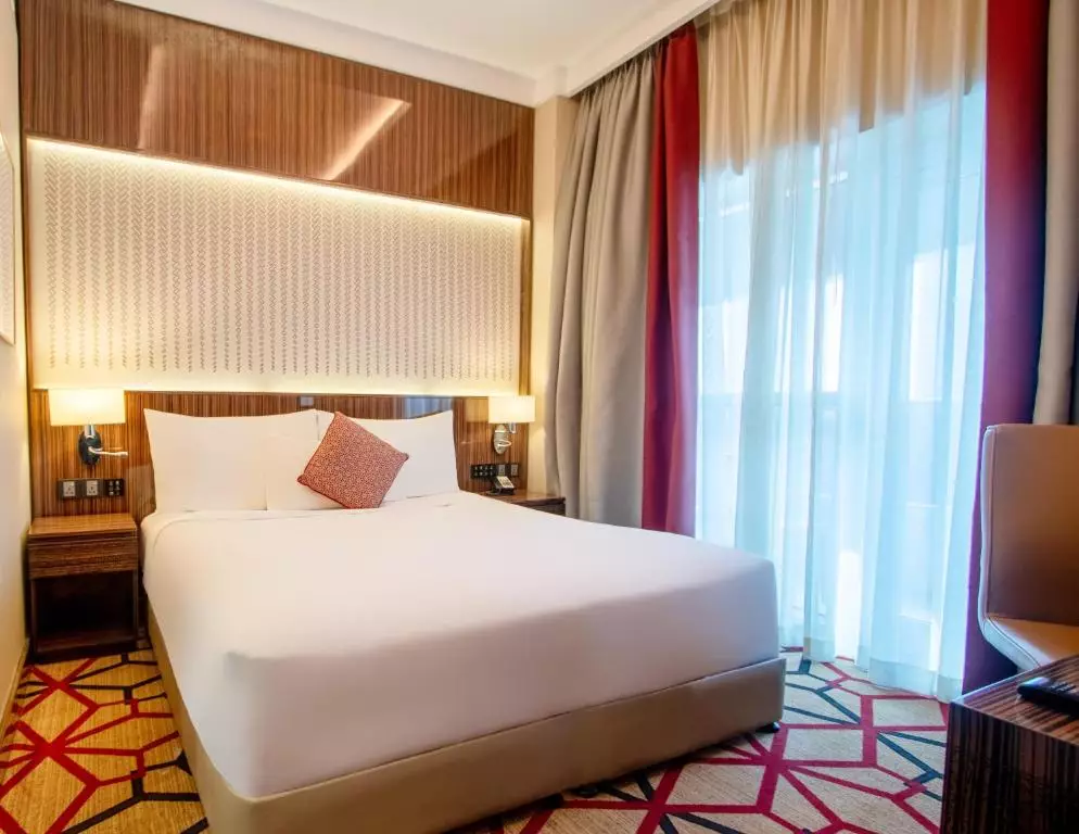 نائومی (دوسیت دی 2 کنز سابق) دبی