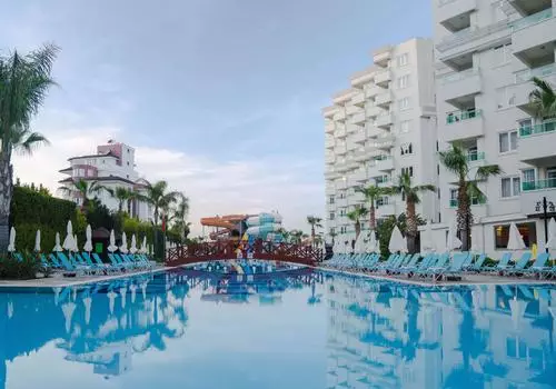 هتل ویندهام گاردن لارا