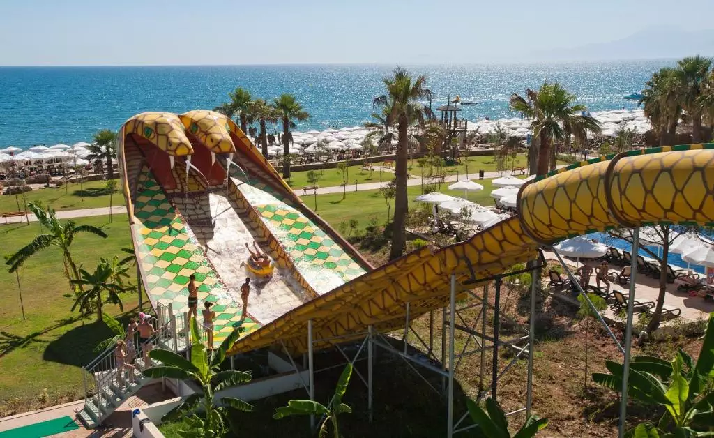 کریستال تات بیچ گلد ریزورت اند اسپا آنتالیا