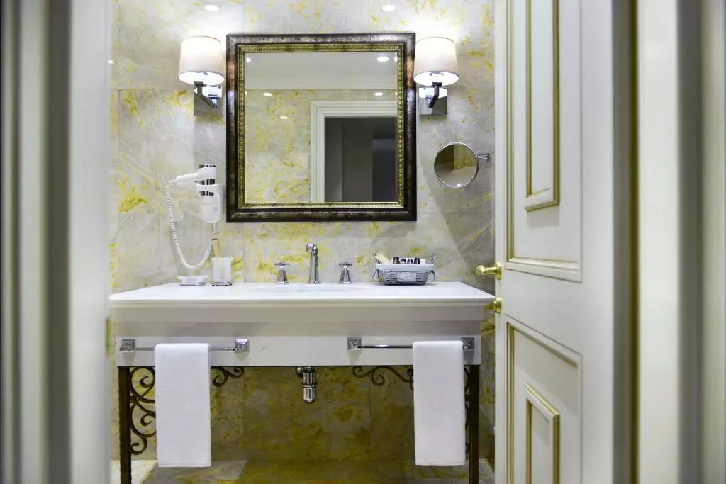 آمباسادور تفلیس