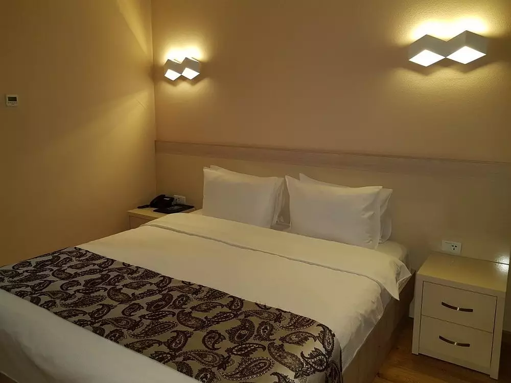 ایوریا این تفلیس