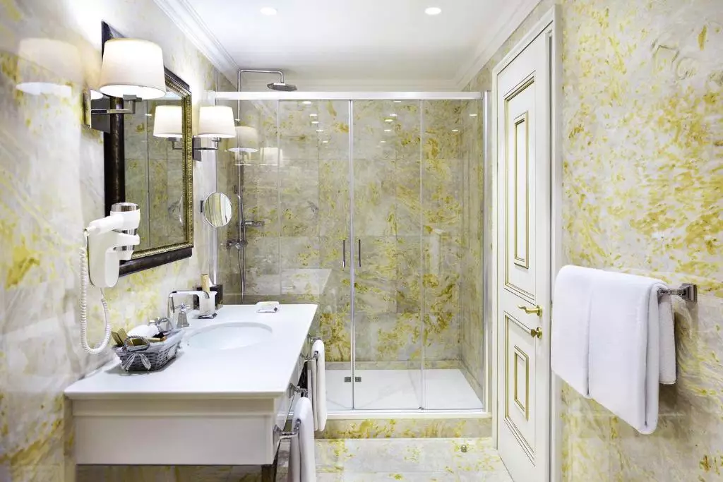 هتل آمباسادور تفلیس