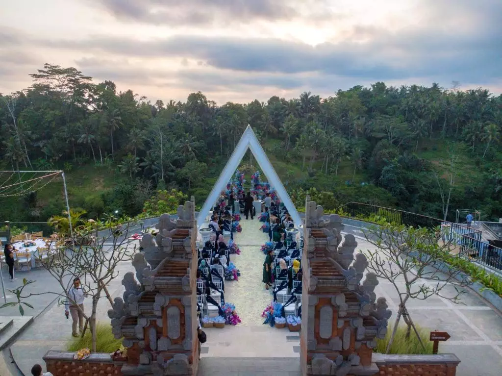 هتل مت لند ونیا اوبود