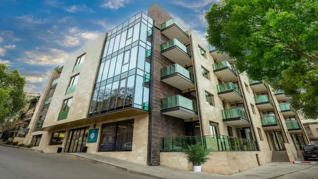 بروس گاردن تفلیس