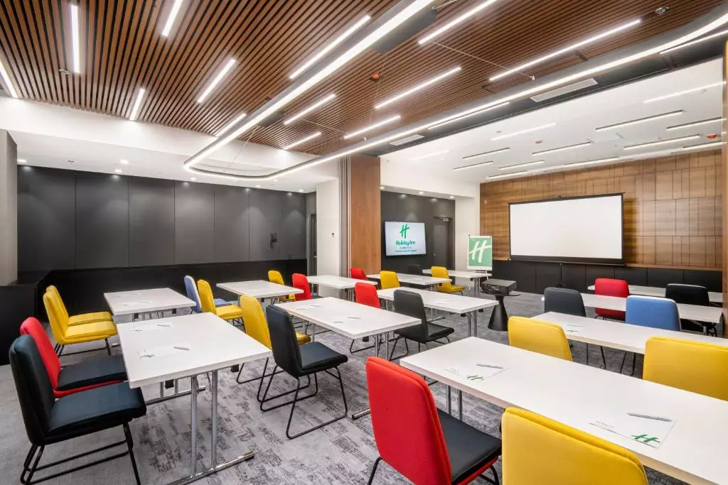 هالیدی این ایروان ریپابلیک اسکوئر