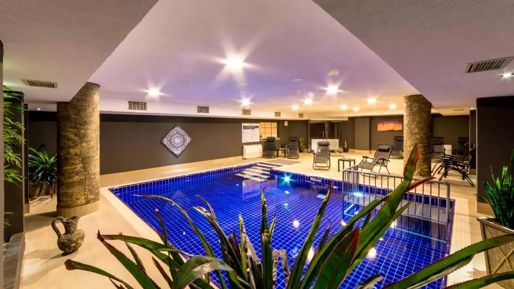 موتو پرمیوم و اسپا مارماریس