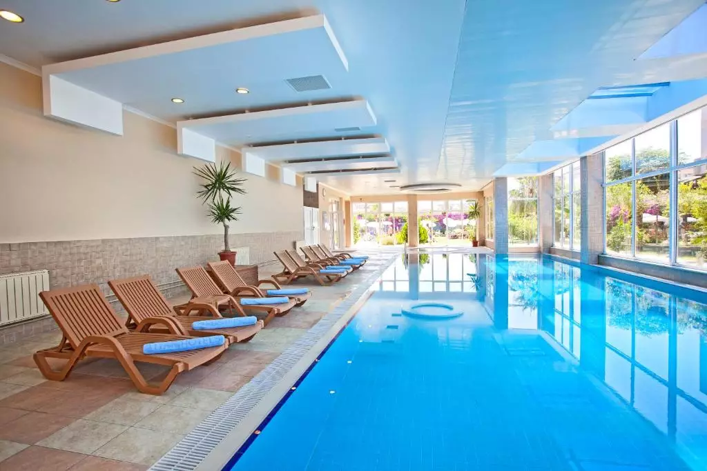 تایتان سلکت آلانیا