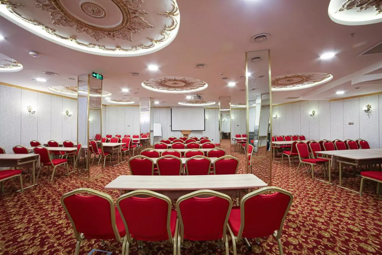 وایت مونارچ استانبول