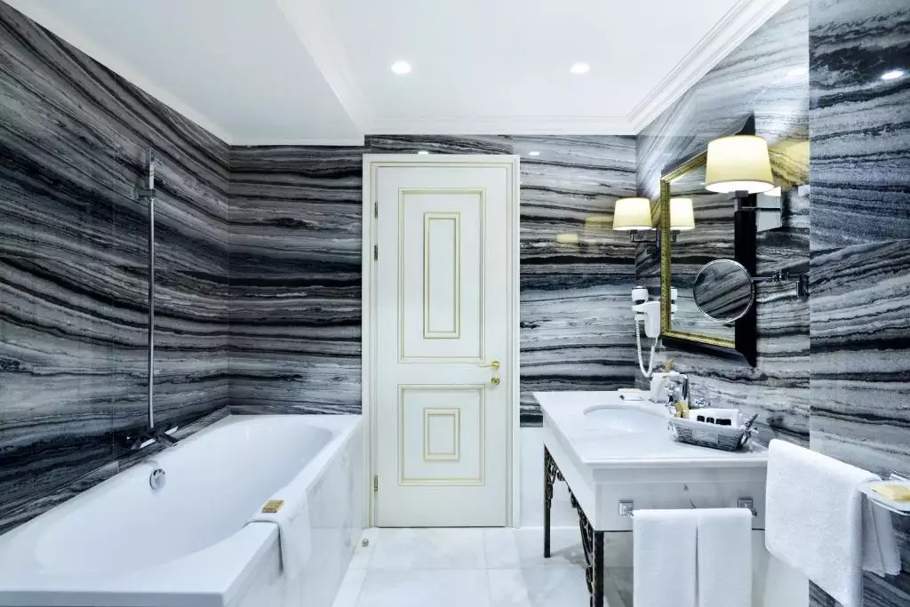 آمباسادور تفلیس