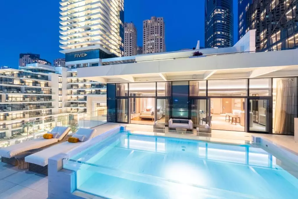 فایو لوکس دبی