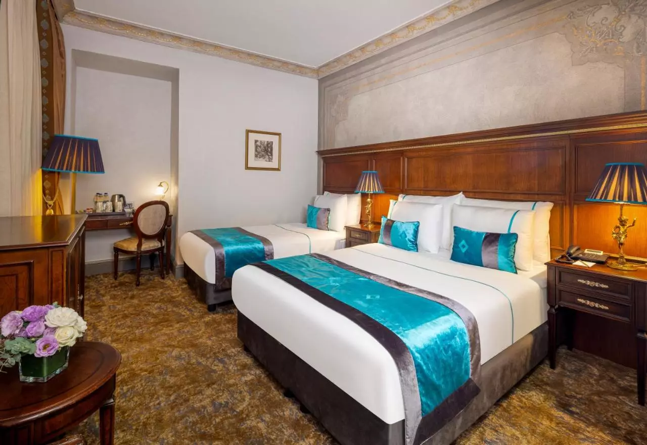 پالازو دونیزتی استانبول