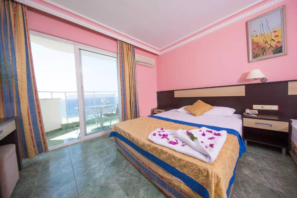 فرست کلس آلانیا