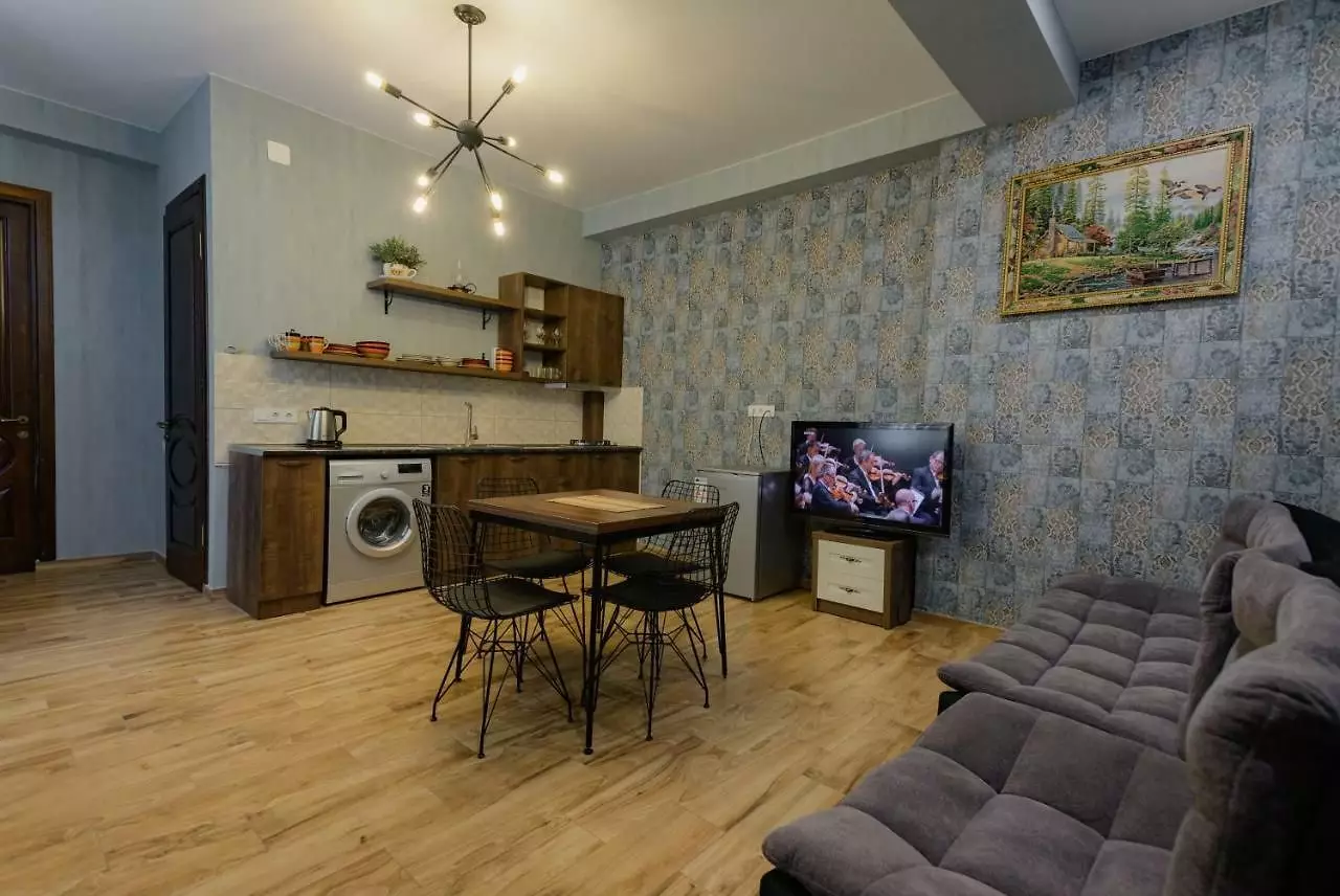 گلدن گلوب تفلیس