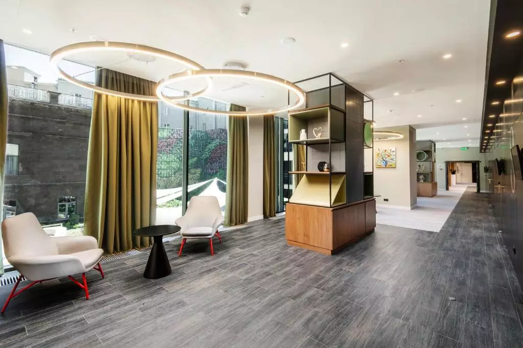 هالیدی این ایروان ریپابلیک اسکوئر