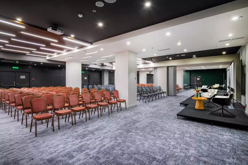 هالیدی این ایروان ریپابلیک اسکوئر