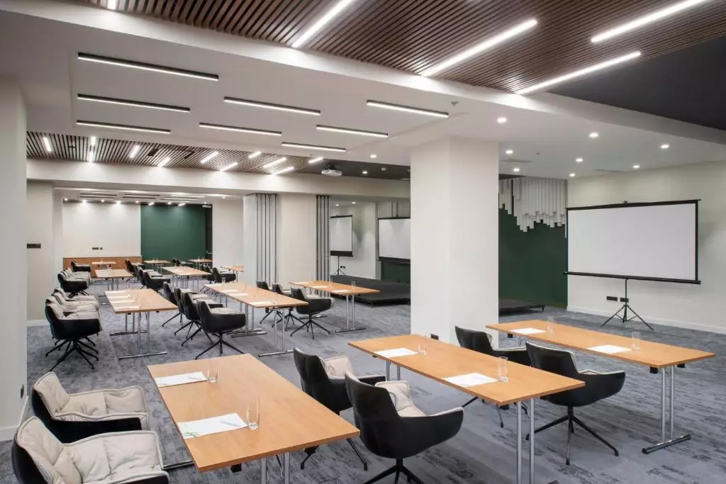 هالیدی این ایروان ریپابلیک اسکوئر