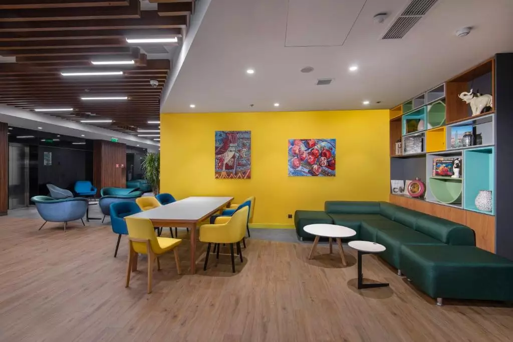 هالیدی این ایروان ریپابلیک اسکوئر