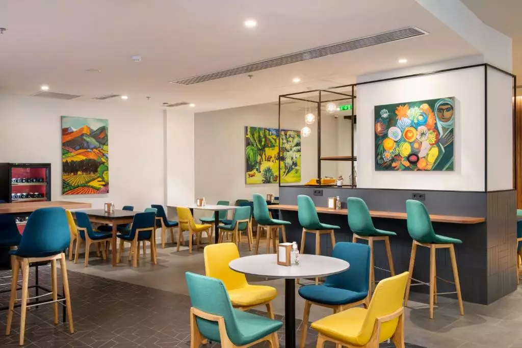 هالیدی این ایروان ریپابلیک اسکوئر