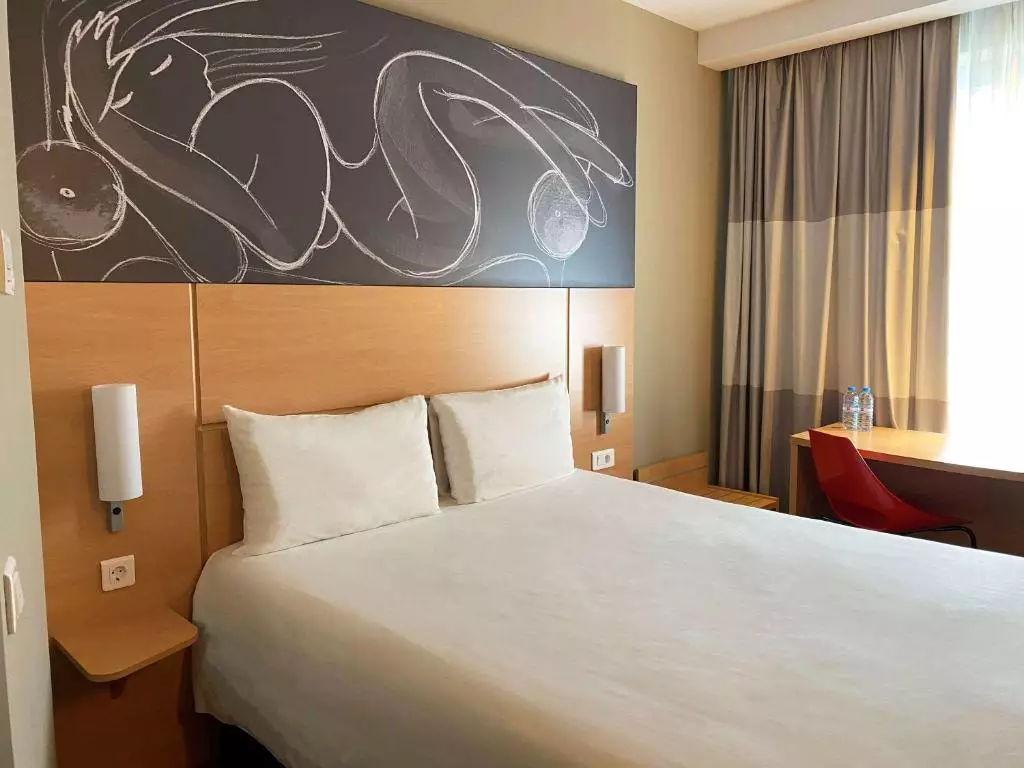 ایبیس ایروان سنتر