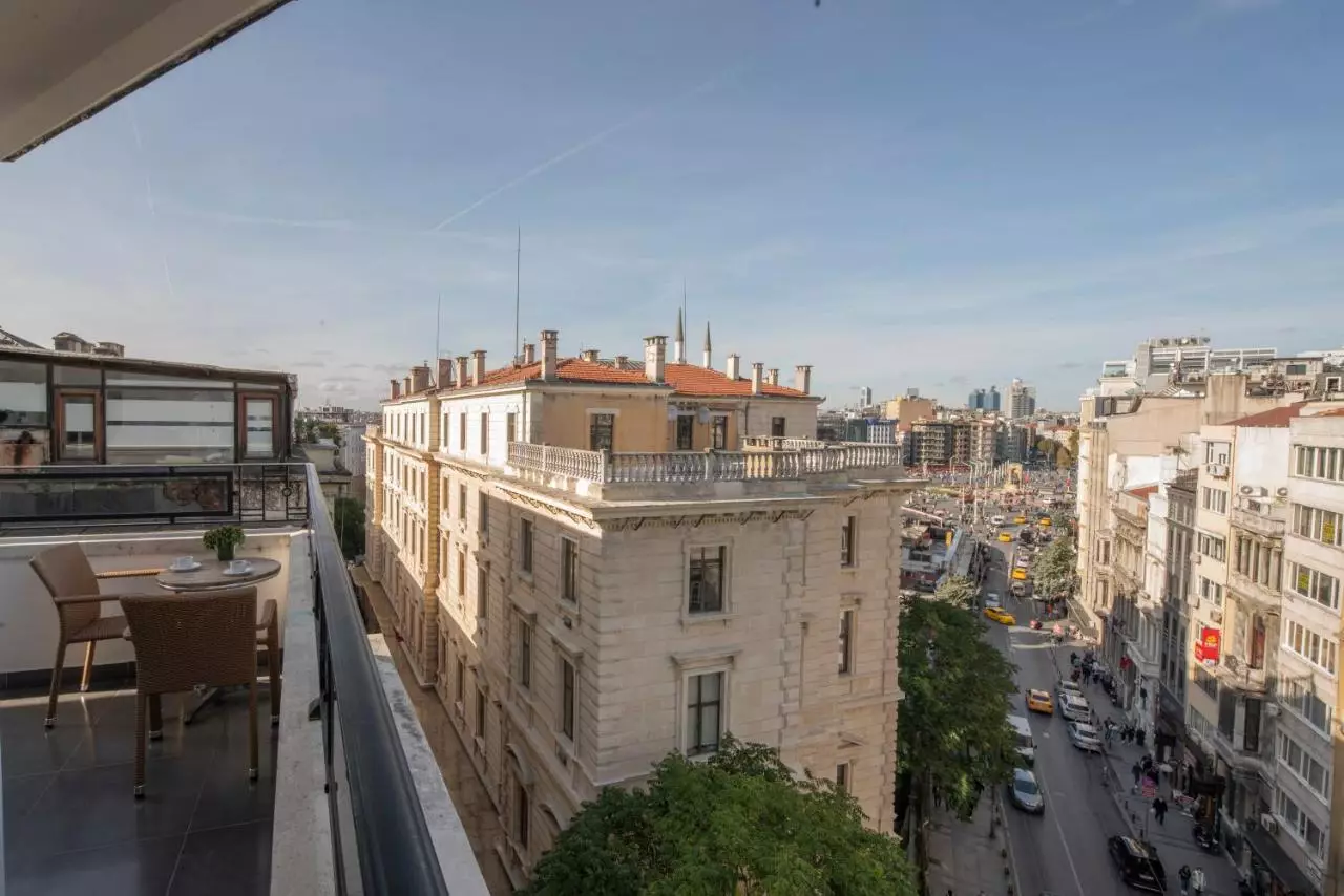 آکا لاش تکسیم استانبول