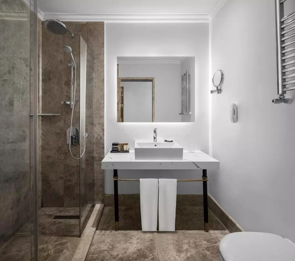 آکا لاش تکسیم استانبول