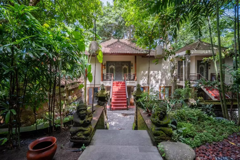 آدیوانا سوارگا لوکا ریچریت ریزورت