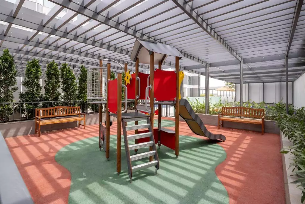 هالیدی این بیزینس بی دبی